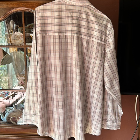 Universal Thread Goods Co. women’s long sleeve button down top in pastel colors. - Picture 6 of 7